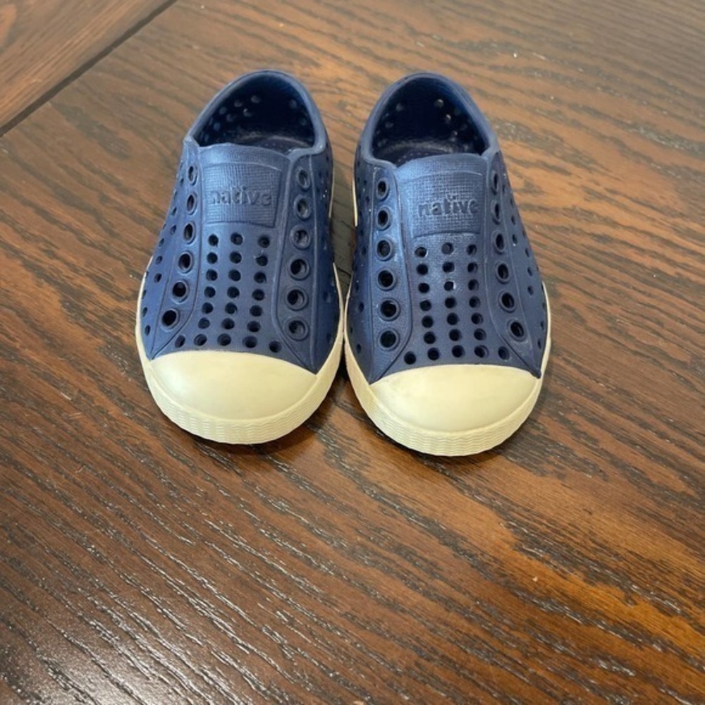 Native toddler shoes navy